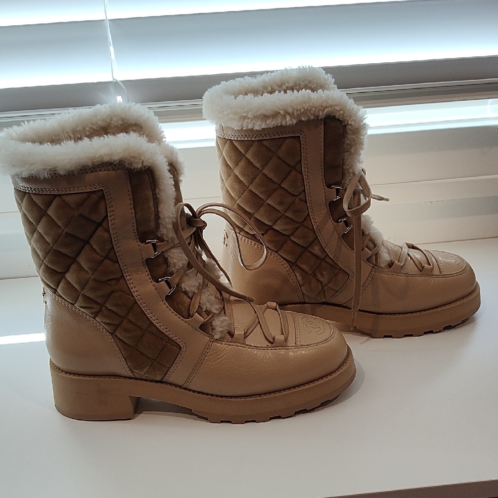 Chanel Quilted Faux Shearling Lined Boots, Size 39 - Picture 4 of 8